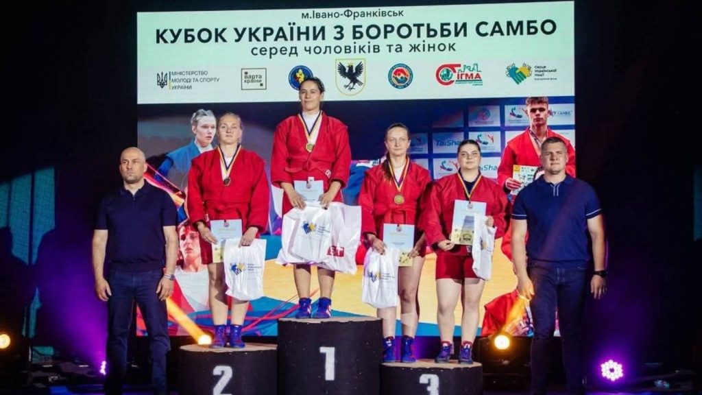 Спортсмени з Надвірної виграли медалі на Кубку України з боротьби самбо