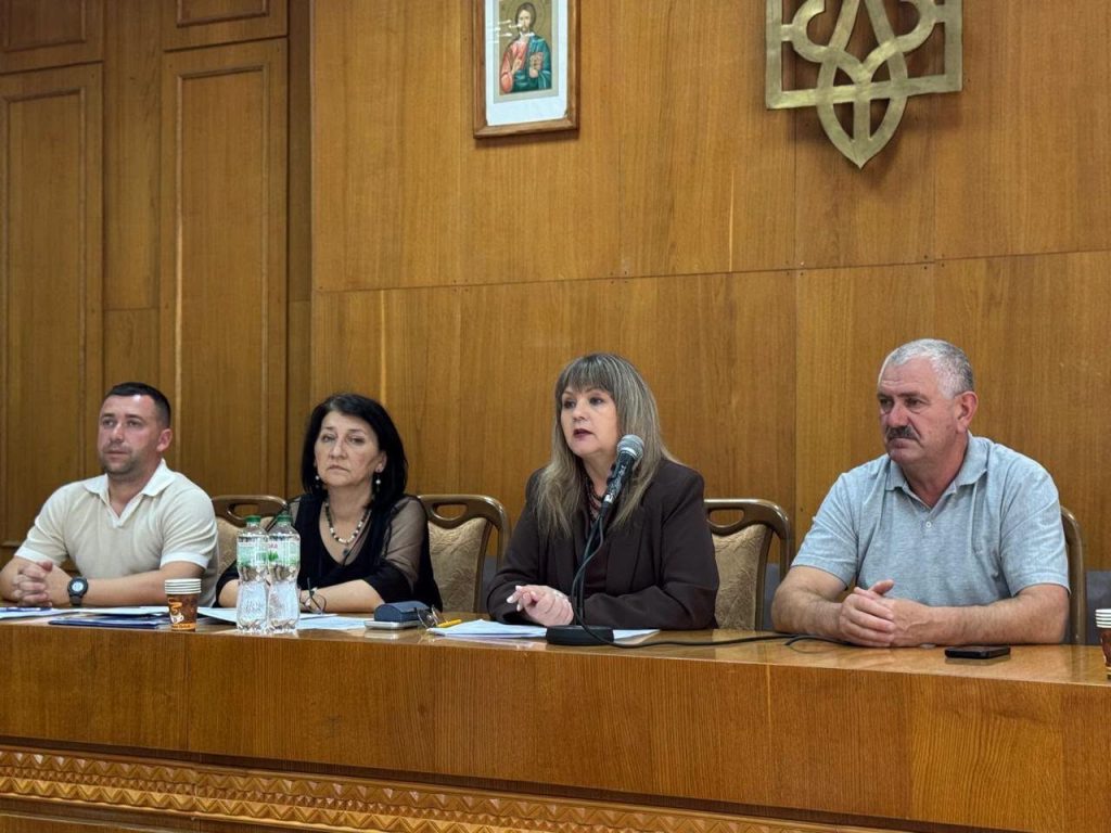 У Косівській районній державній адміністрації обговорили питання захисту дітей від насильства та гарантування їхніх прав