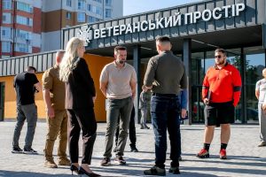 Світлана Онищук із заступником керівника Офісу Президента Віктором Микитою відвідали ветеранський простір в Івано-Франківську