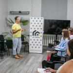 В Івано-Франківську в «Домі воїна» організовано безкоштовні заняття з правил дорожнього руху та водіння для українських захисників