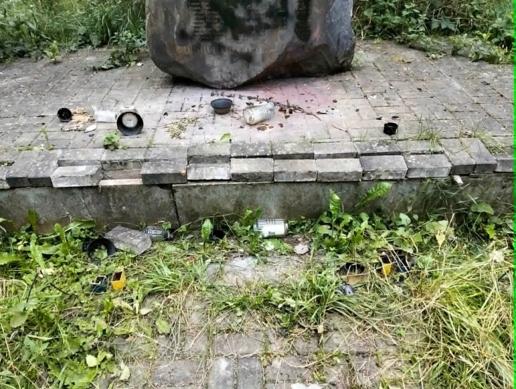 У Польщі невідомі особи зруйнували пам’ятник на місці смерті 37 українських повстанців