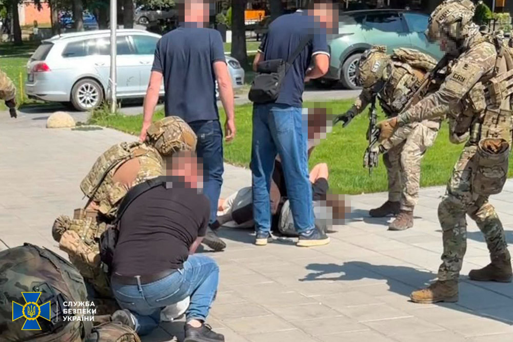 СБУ затримала іноземних громадян, які здійснили підпал важливої електропідстанції у Чернівцях