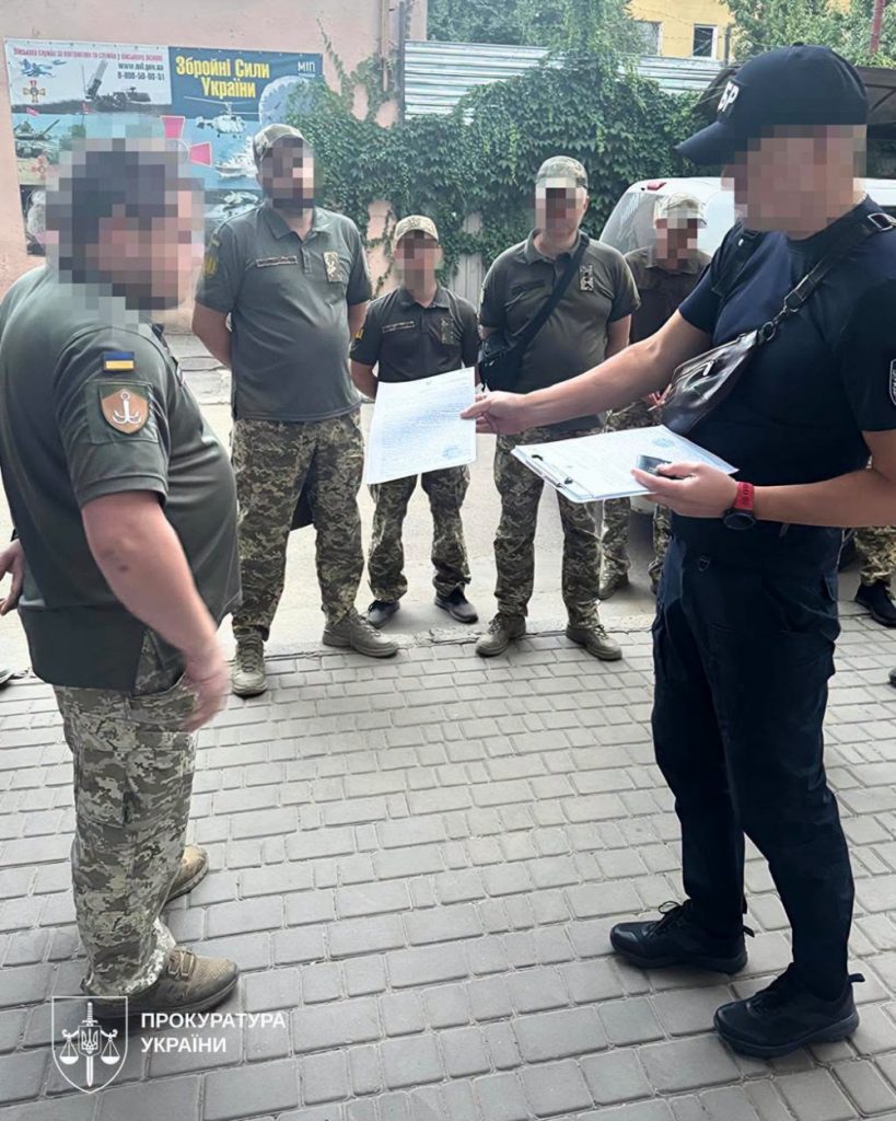 Повідомлено про підозру десятьом працівникам ТЦК на Одещині у незаконному позбавленні волі та жорстокому поводженні з громадянами