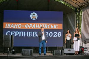Захист, штучний інтелект і проект «100 педагогів»: основні моменти освітньої конференції у Франківську