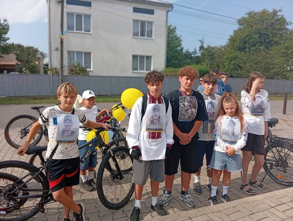 В Угорниках організували велопробіг на честь Дня Прапора України