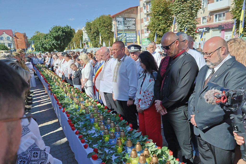 Громада Надвірної вшанувала загиблих Героїв у 35-ту річницю Незалежності України