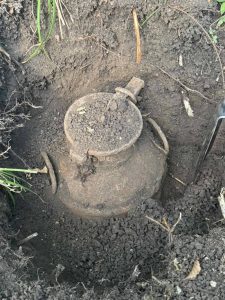 Житель Прикарпаття випадково виявив архів керівництва ОУН, захований у лісі понад сім десятиліть тому
