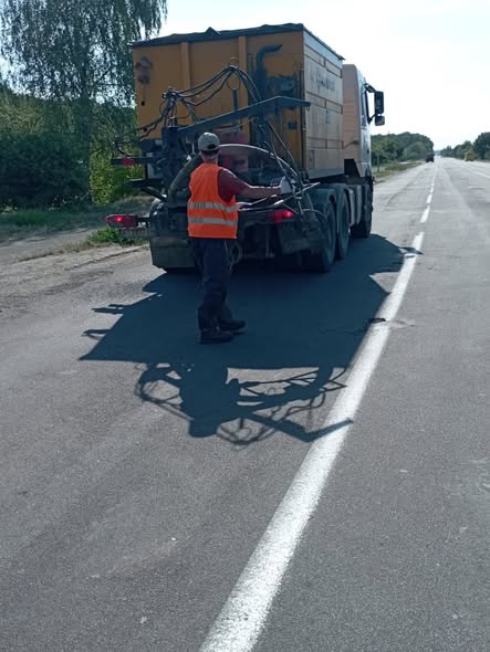 На декількох трасах державного підпорядкування Івано-Франківщини усувають небезпечні ями