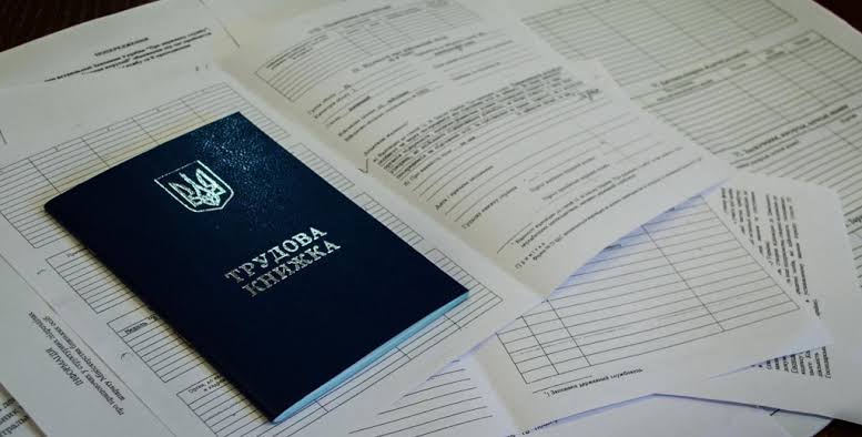 На вулиці Вовчинецькій в Івано-Франківську затримали чотирьох працівників без офіційного оформлення