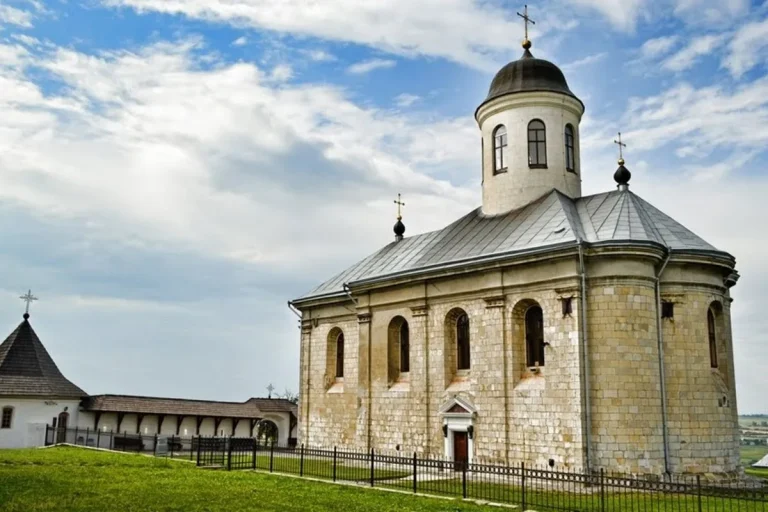 В Україні затвердили список національних святинь: Президент підписав указ