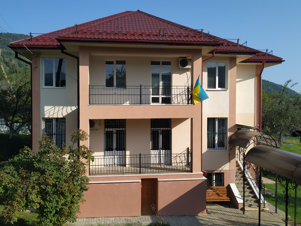 Яремчанський суд засудив чоловіка за крадіжку пляшки віскі вартістю 8,5 тисяч гривень у Буковелі