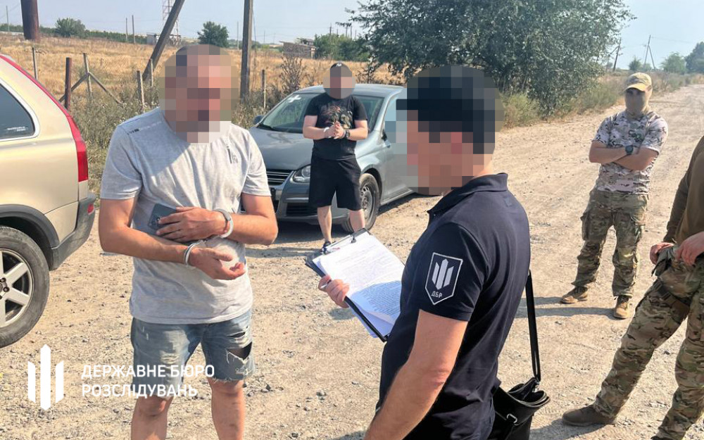Військового з Прикарпаття визнали винним у продажі трьох гуманітарних автомобілів для ЗСУ