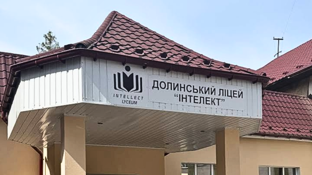 Ліцей у Долині взяв участь у всеукраїнському проєкті “Пишемо есе”