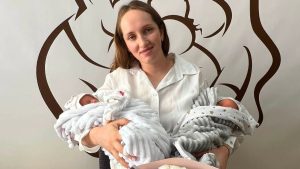 Замовили одного братика, а отримали двійнят: у Калуші виписали малюків у день народження старшого сина