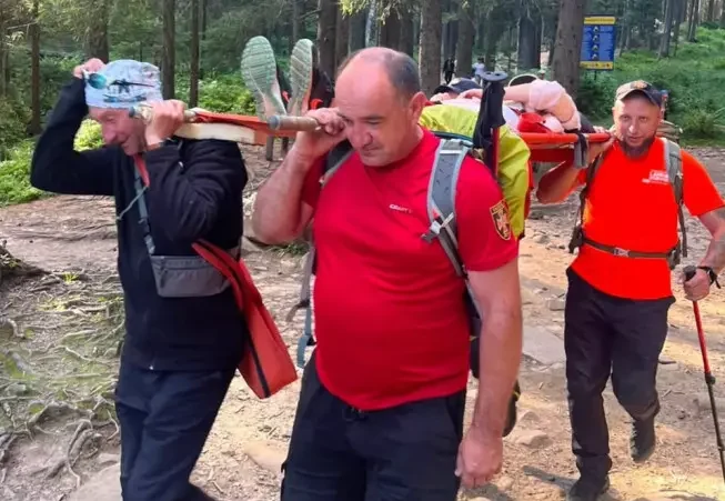 Під час сходження з Говерли отримала травму туристка з Київщини