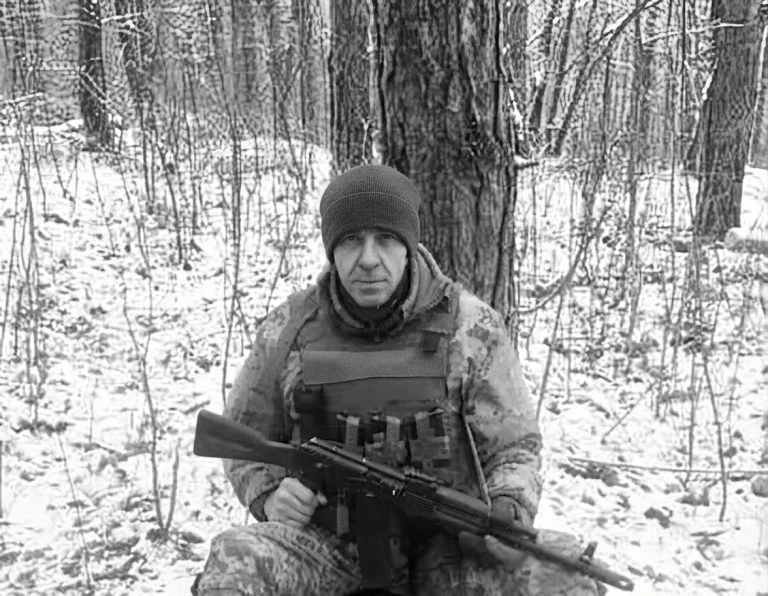 Коломия сьогодні проводить в останню путь захисника Тараса Танцюру