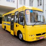 Громада Солотвина отримала новий шкільний автобус для учнів з особливими освітніми потребами