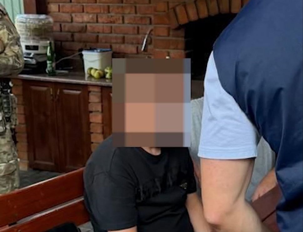 Понад 1,5 тисячі чоловіків незаконно зняли з військового обліку