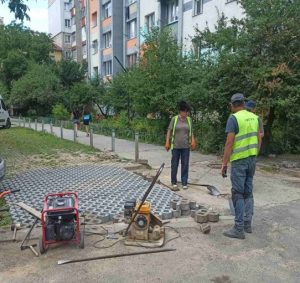 Відремонтоване мощення на ділянці ремонту тепломережі