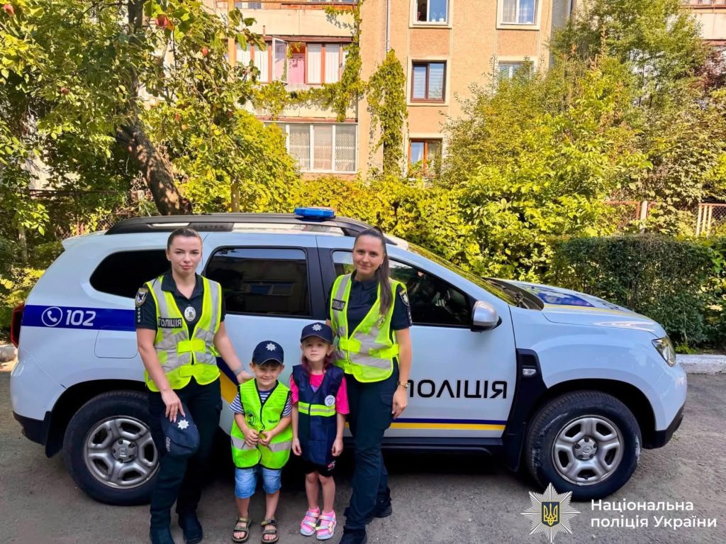 Захист маляти: поліцейські Прикарпаття провели пізнавальне заняття для дітей дошкільного віку