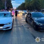 У Львові дві BMW наїхали на батька з восьмирічною дочкою