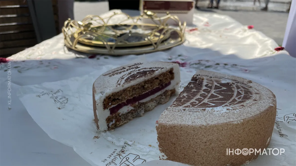 У Коломиї показали фірмовий торт, що має шанс стати новою кулінарною візитівкою міста