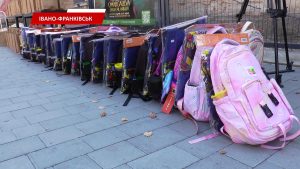 В Івано-Франківську вже вдесяте відбулася благодійна акція «Перший портфелик»