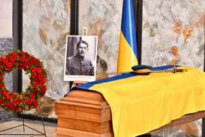 В Роттердамі здійснили ексгумацію останків Євгена Коновальця