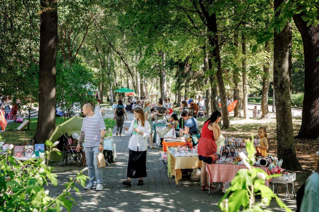 Під час “Суботньої погульки в парку” волонтери зібрали більше 38 тисяч