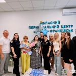 «У Франківську з пологового будинку зустріли дружину загиблого воїна: бракує лише однієї людини»