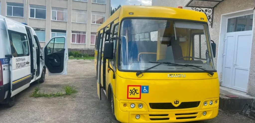 На Івано-Франківщині інспектори контролюють стан шкільних автобусів