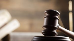Суд ув’язнив на три роки підлітка з Бурштина, якого мати змусила вбити бабусю, і направив до спецзакладу