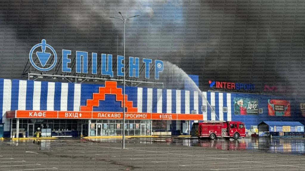 Сили рф обстріляли два «Епіцентри» в Одесі