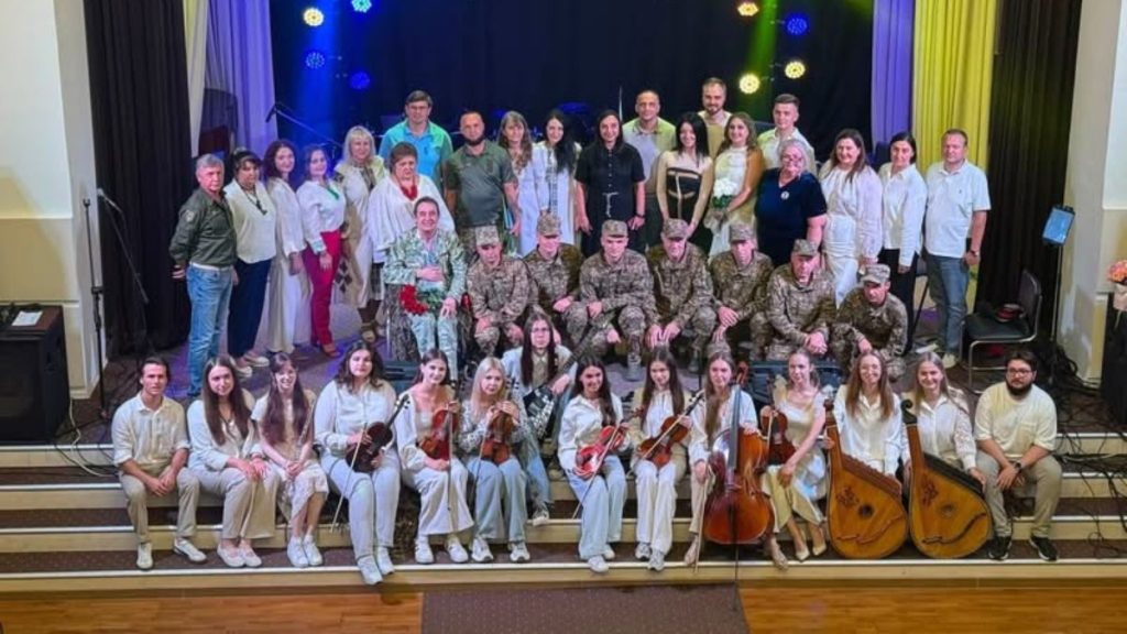 Колишні військові діляться своїми історіями через творчість