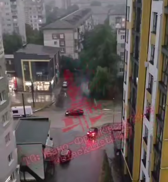 інформують про затоплення шляхів