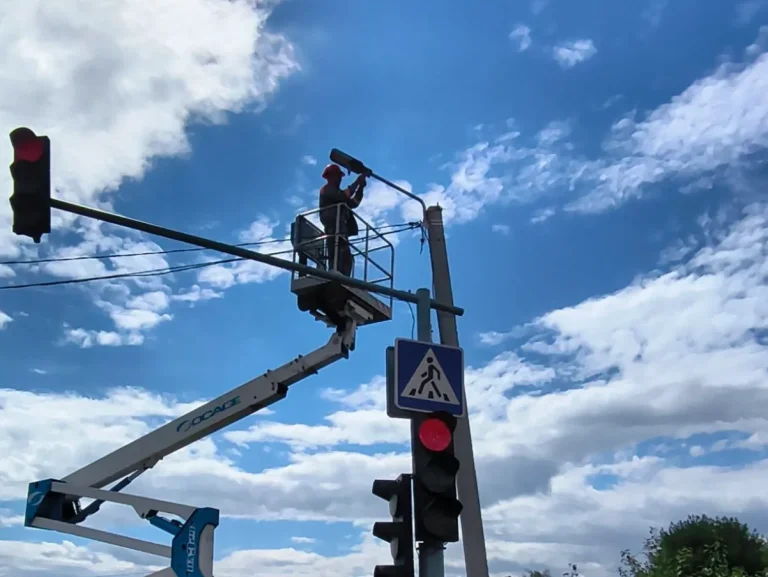 В Івано-Франківській громаді проведено роботи з освітлення, облаштування та усунення аварійних ситуацій