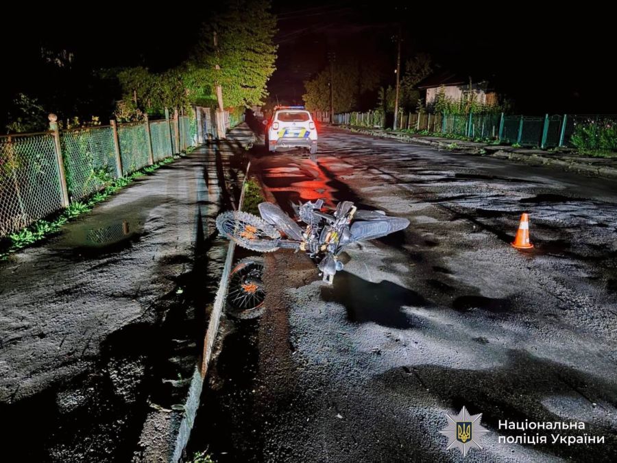 У Надвірній нетверезий 17-річний водій мотоцикла влетів в паркан