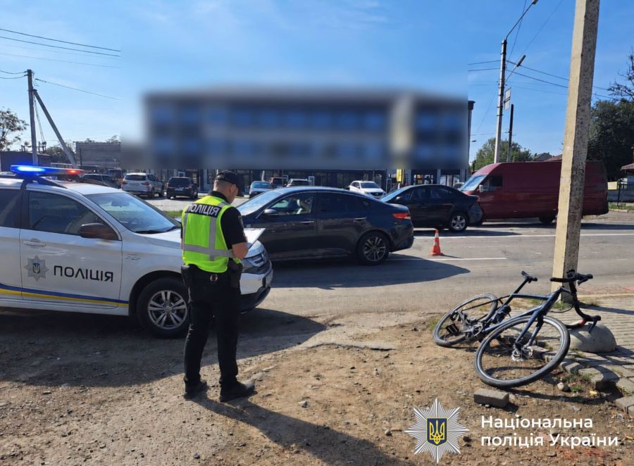 В Івано-Франківську водій KIA потрапив у ДТП з іншим авто та наїхав на 24-річного пішохода