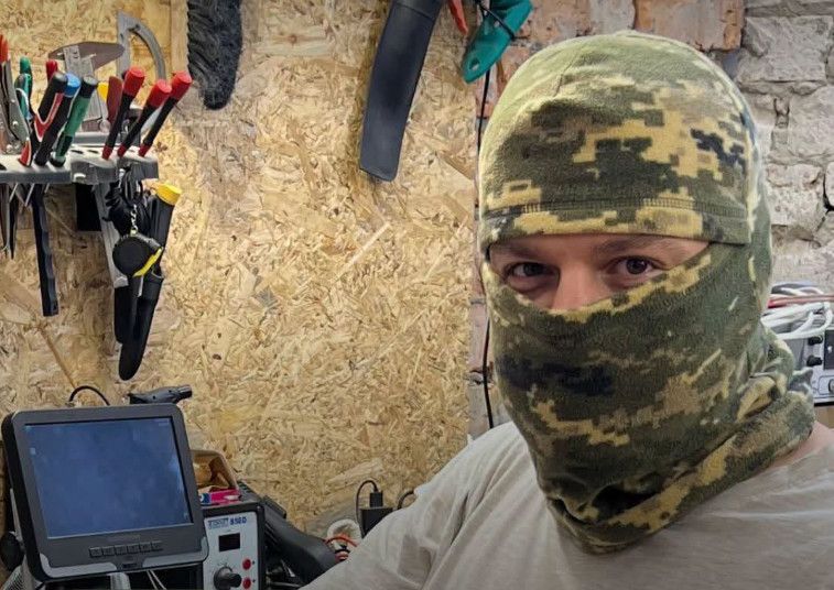 Боєць на псевдо “Сич” вдосконалює дрони та робототехніку для війська