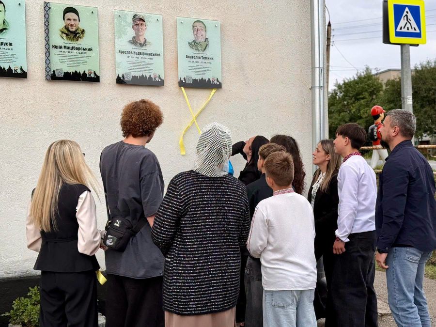 У Боднарові встановили пам’ятні таблички на честь Героїв Ярослава Надвірнянського та Анатолія Темника