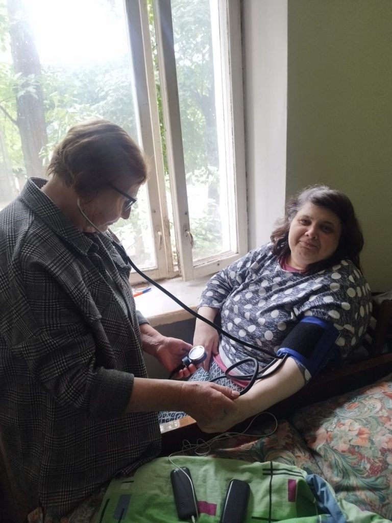 Працівники терцентру Калуша завітали до п’яти підопічних додому