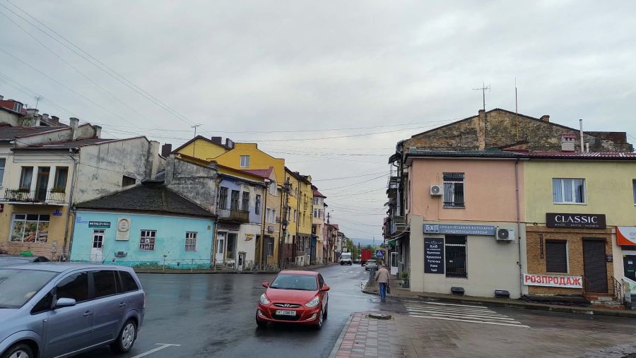 “Головне, щоб не перетворилася на злітну смугу, як Європейська”: у Калуші заасфальтували вулицю Грушевського