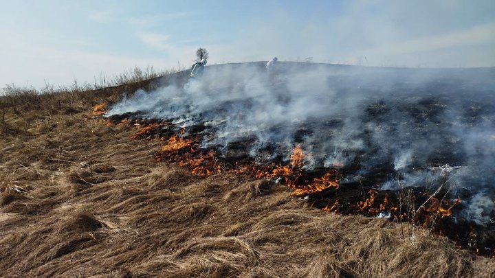 У Калуській ОТГ через загоряння сухої рослинності померла людина