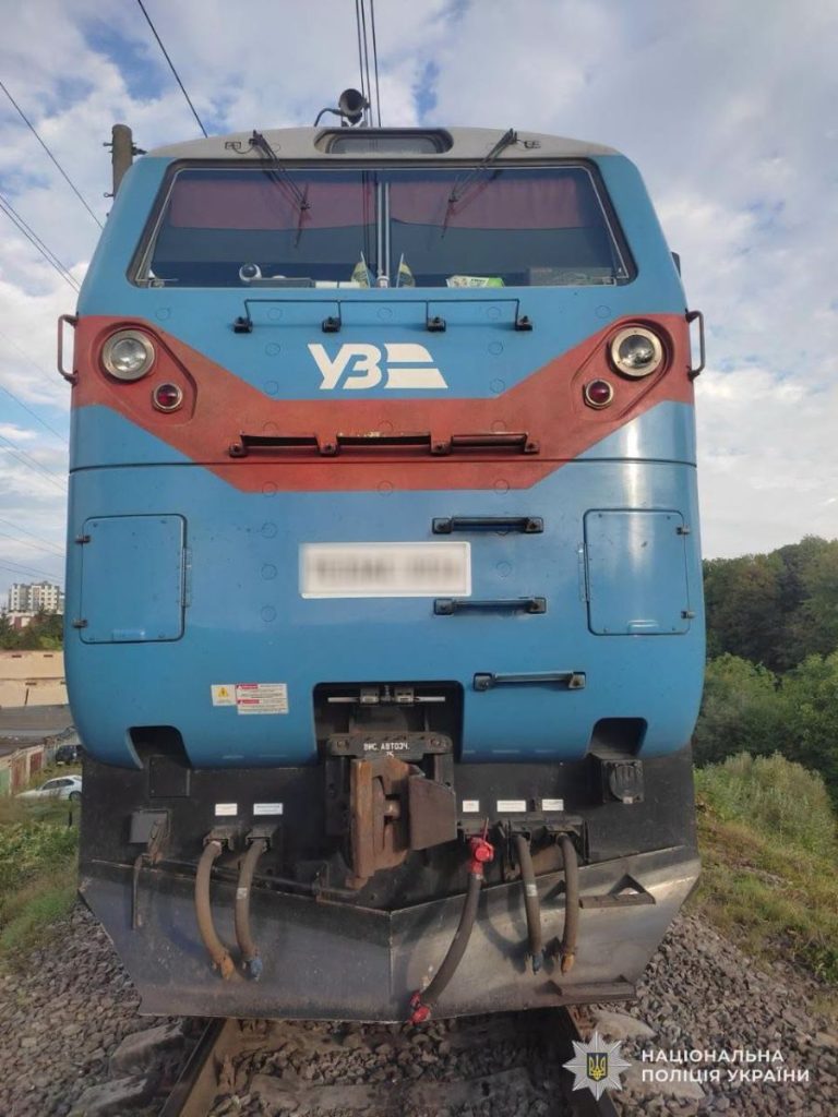 У Львові ушпиталили 21-річного прикарпатця через потрапляння під поїзд