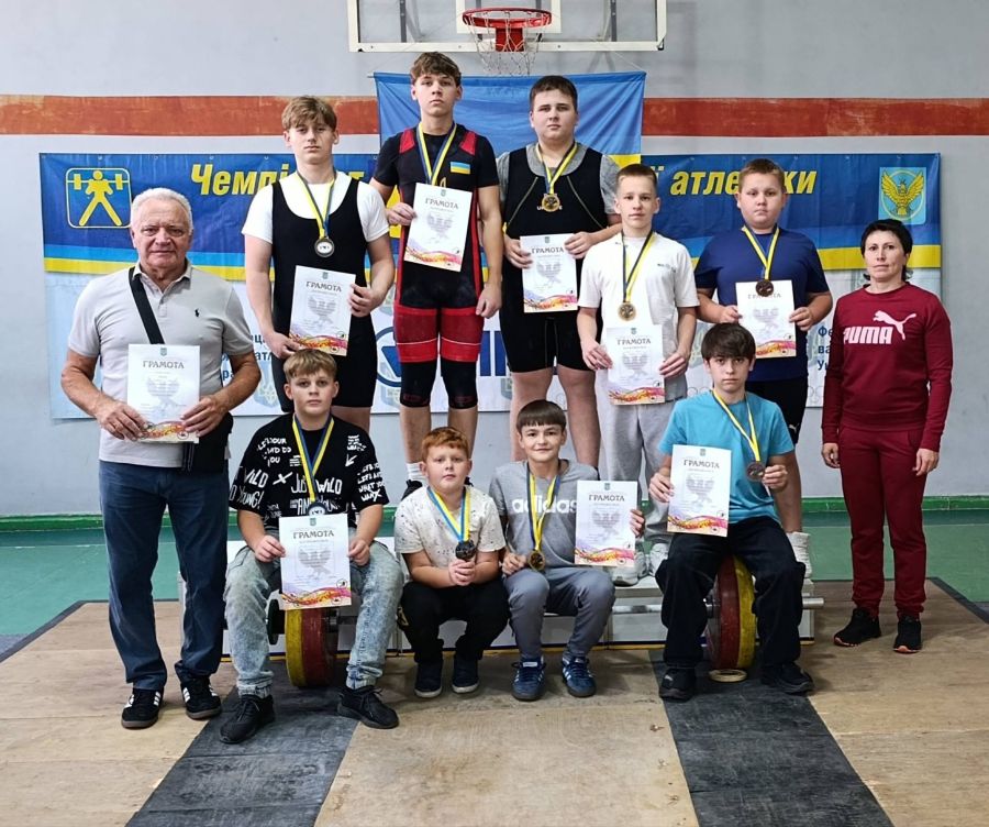 Молоді штангісти з Калуша вибороли командне друге місце на обласних змаганнях
