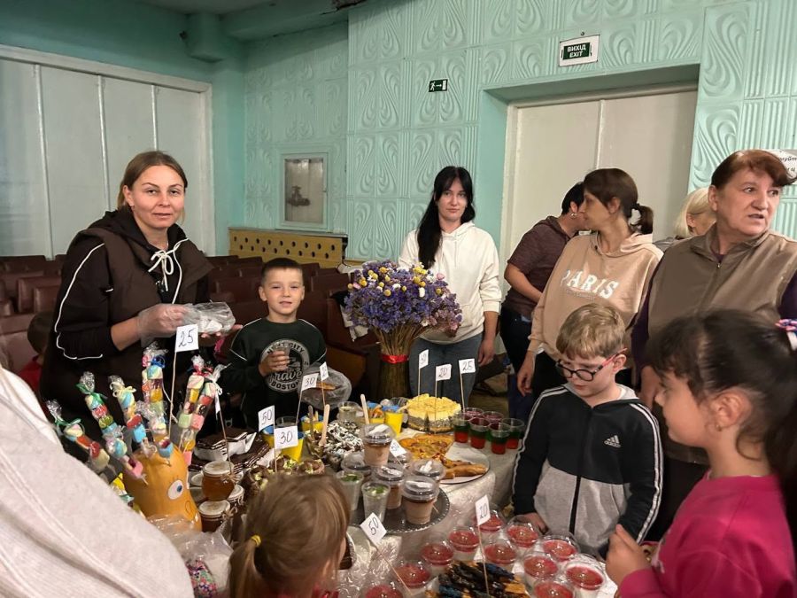 У Студінській гімназії організували благодійний ярмарок