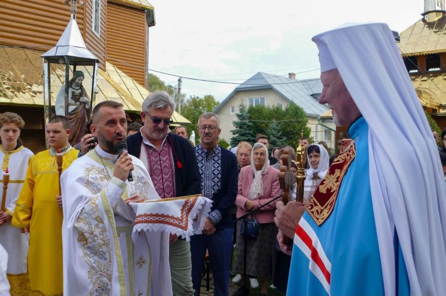 В Хотіні відбулося освячення відновленого храму, у якому вже 88 років зберігаються мощі святого Миколая
