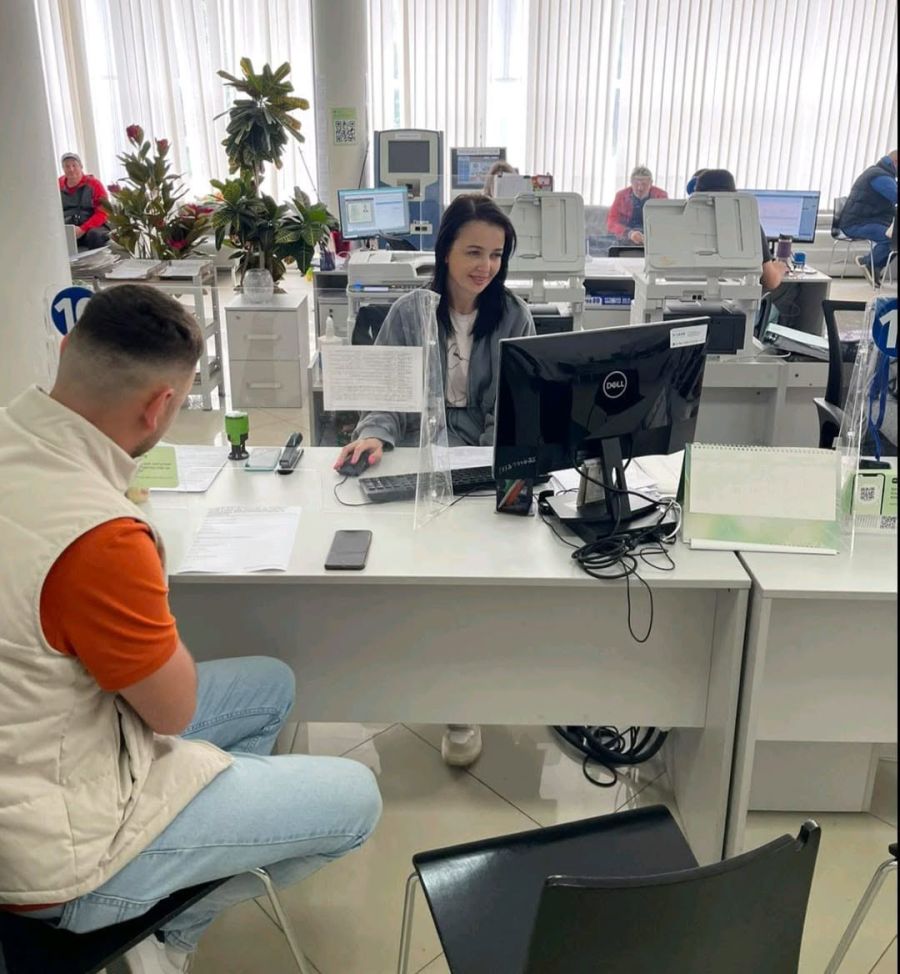У Калуші немає черг із оформленням паспортів — заявляє очільниця ЦНАПу, люди з усієї України можуть приїжджати