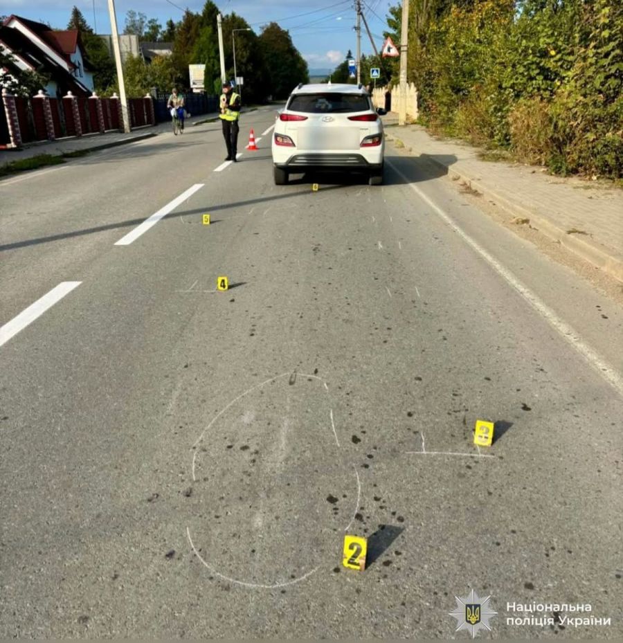 Вранці в Ланчині автомобіль смертельно травмував жінку