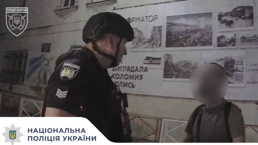 На Івано-Франківщині затримали чоловіка з порваною пляшкою, який поводився агресивно